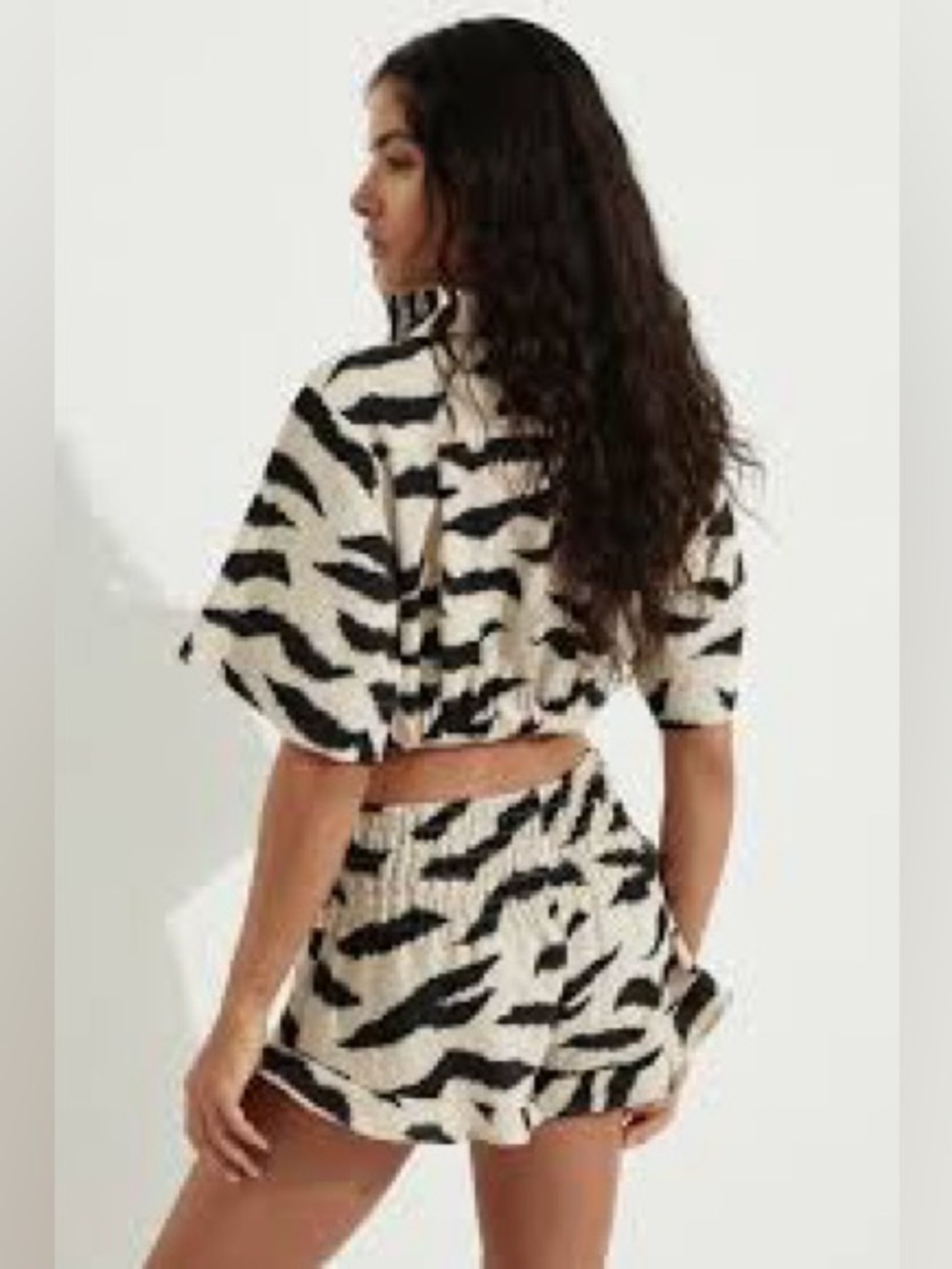 H&M Matching Set Zebra Print Crop Top/Shorts Black/Cream 2-piece tie high-waist